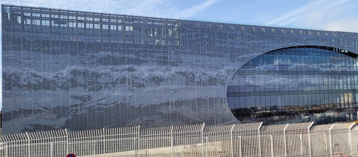 Image du Façade tôle perforée pour Datacenter MRS4 - Vague dynamique | Marseille 13